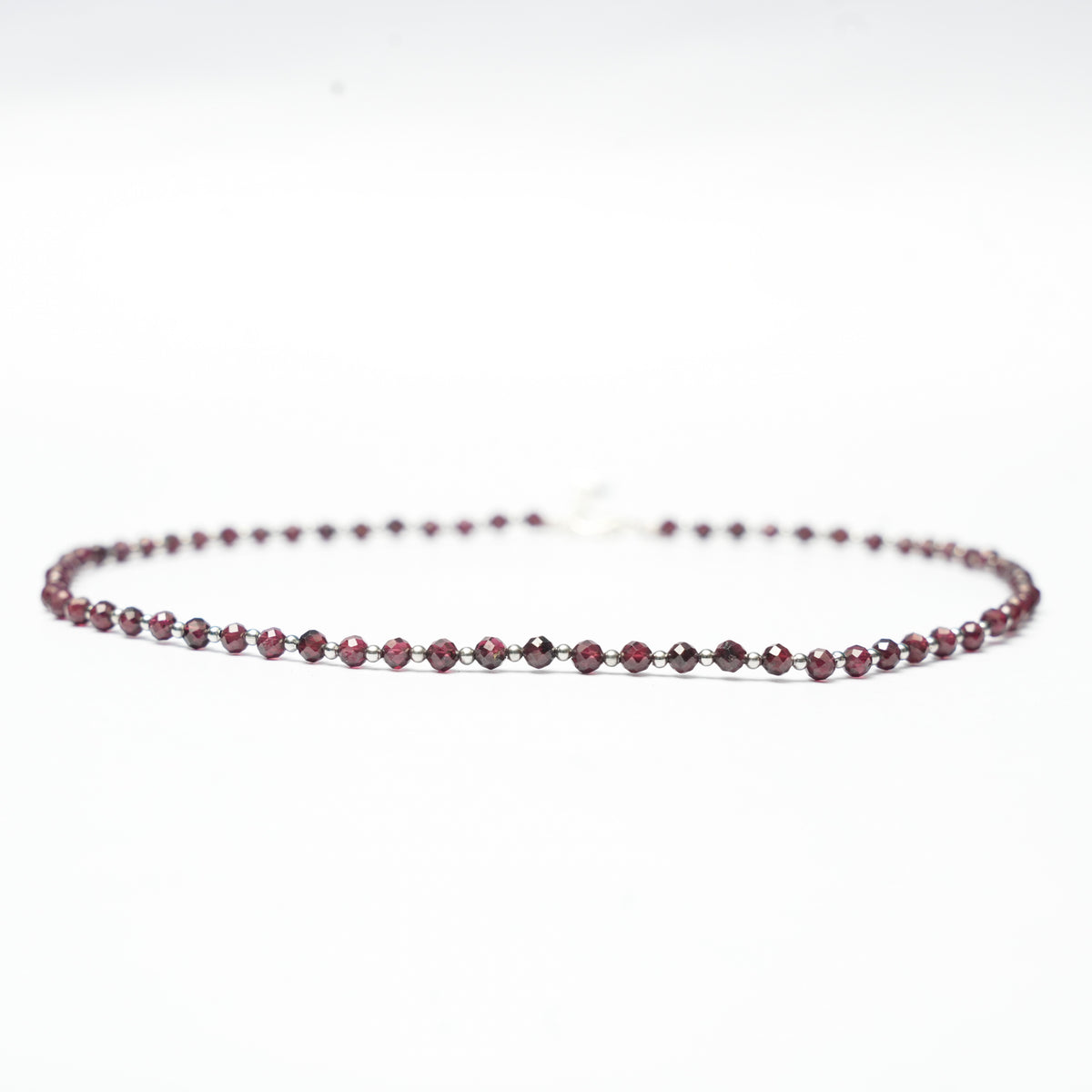 Adjustable length: 14"–16