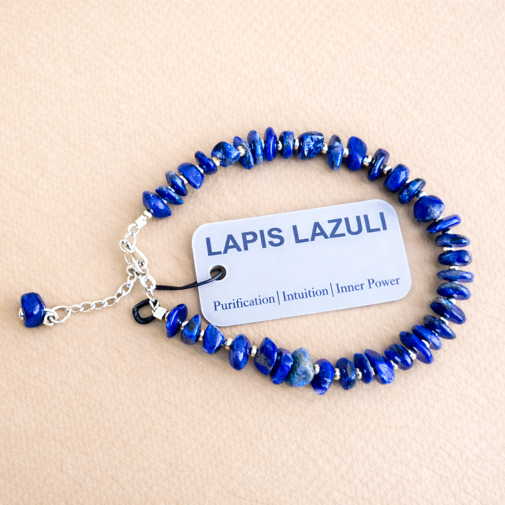 bracelet with chip beads, tag on a beige colour background