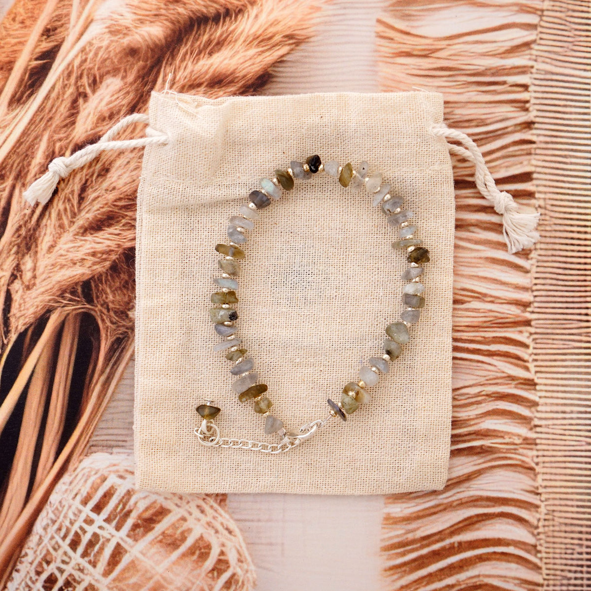 Straw stringe model background bracelet